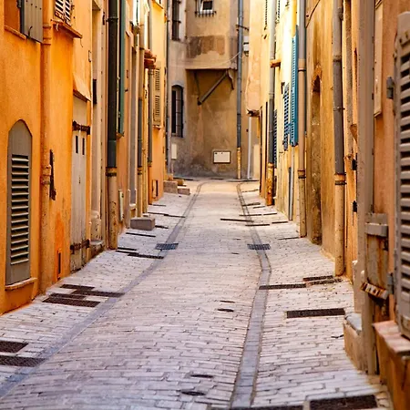 Апартаменты Tropcoq - Au Coeur De St-tropez - Pour 2 Personnes *